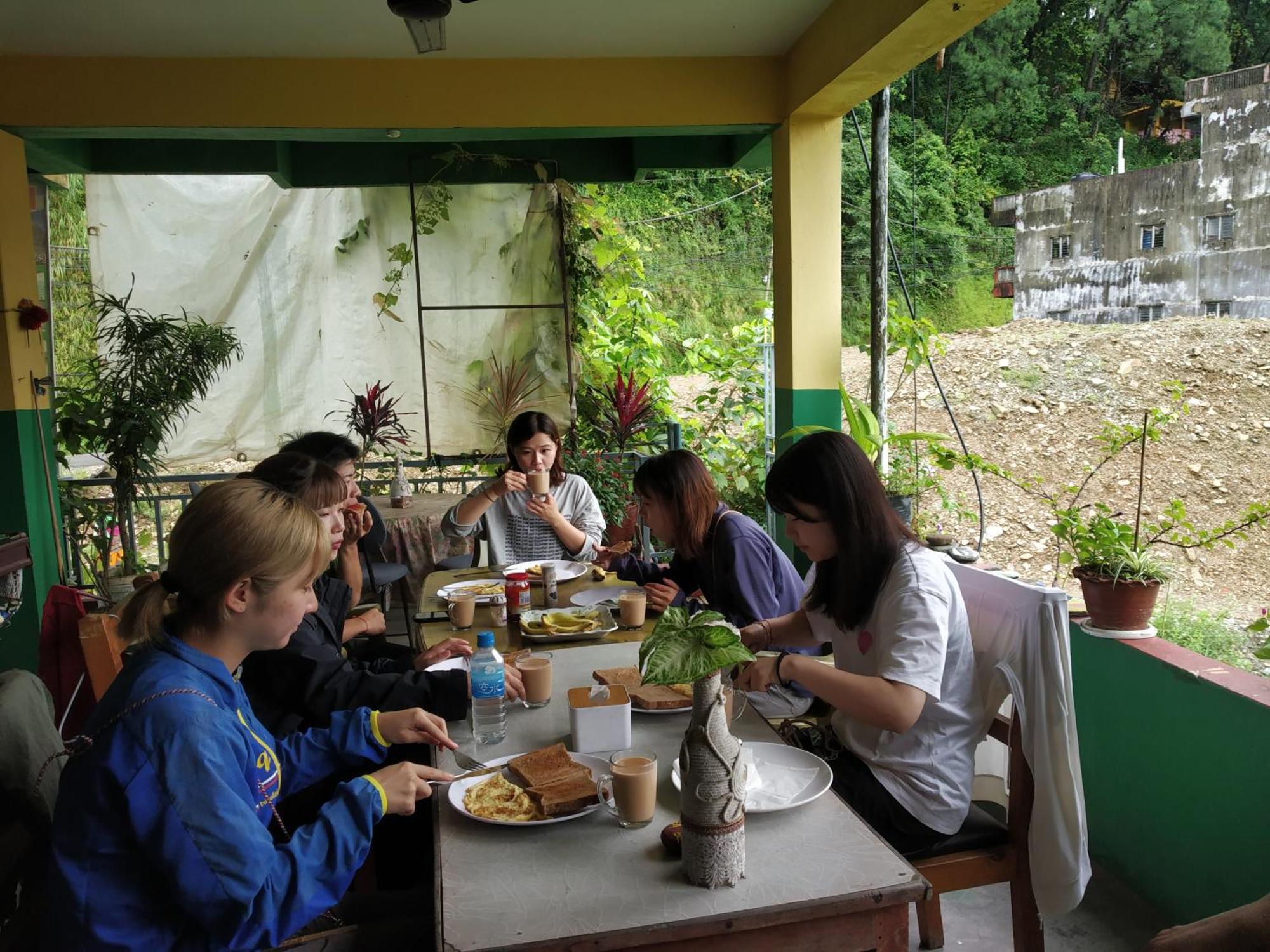 Bishnu Homestay Pokhara Ngoại thất bức ảnh
